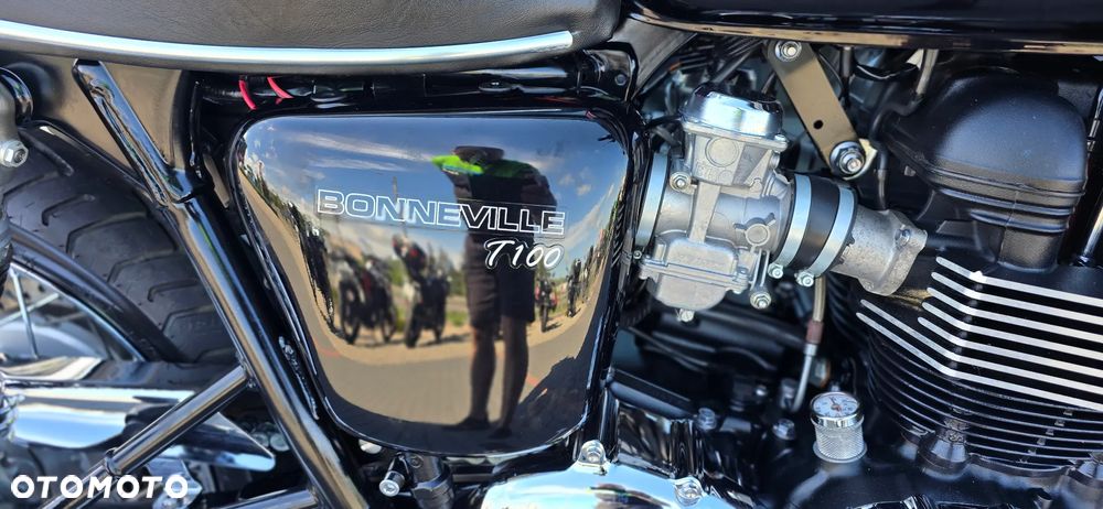 Triumph Bonneville - 11