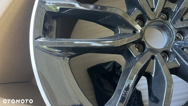 Oryginalna Felga tył z oponą Pirelli do Mercedes GLE w167 22'' czarne AMG - 7
