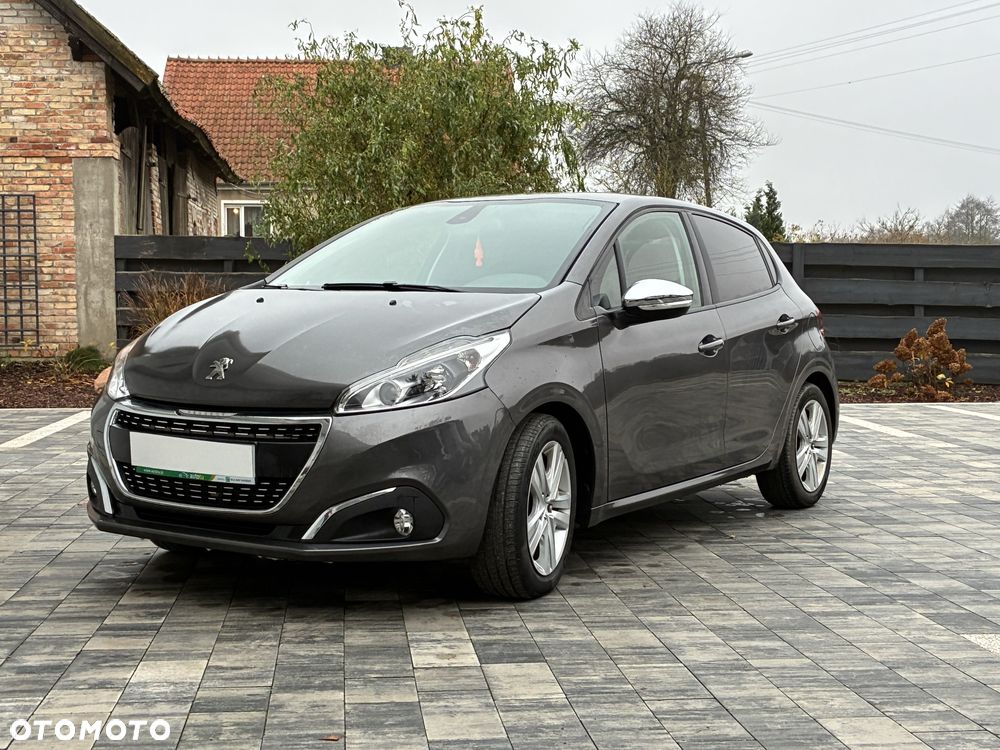 Peugeot 208 - 1