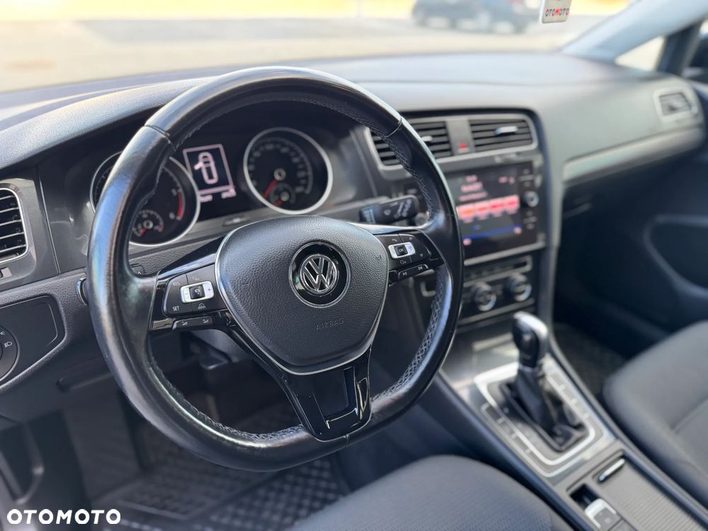 Volkswagen Golf - 15