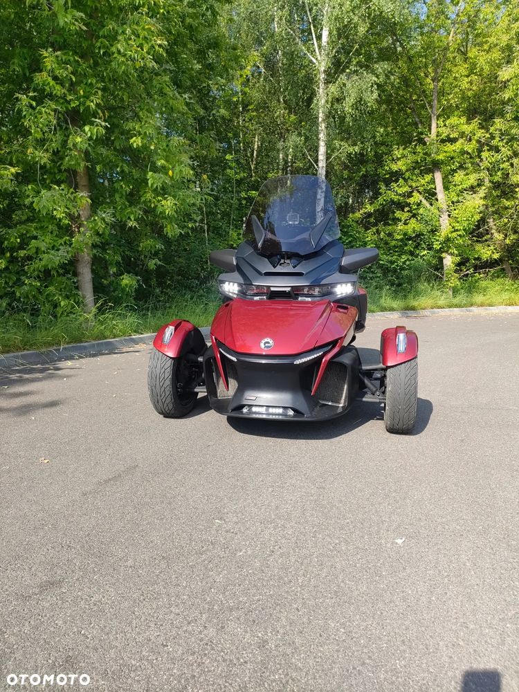 Can-Am Spyder - 10