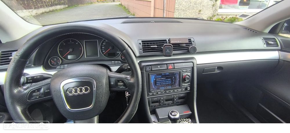 Audi A4 Avant 2.0 TDi Advance - 6