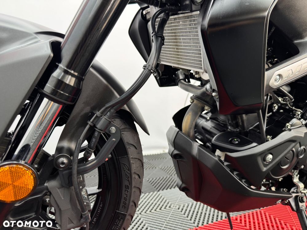 Yamaha MT - 17