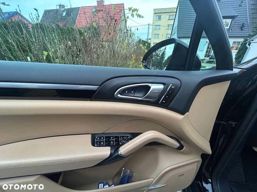 Porsche Cayenne Platinum Edition - 14