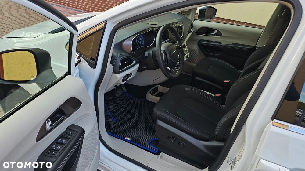 Chrysler Pacifica - 35