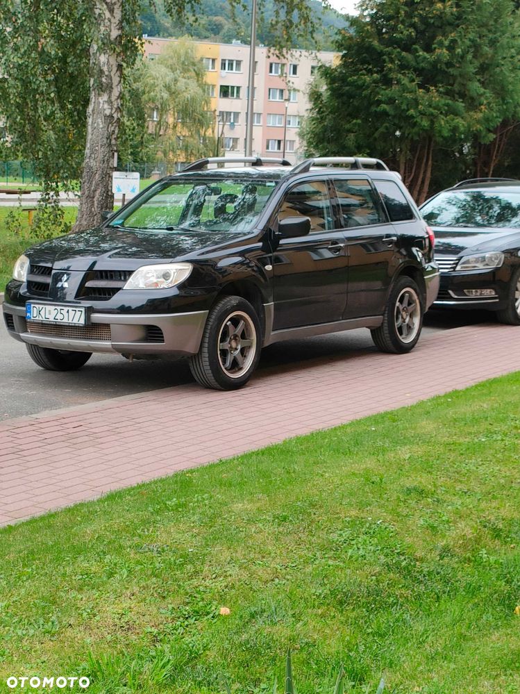 Mitsubishi Outlander - 1