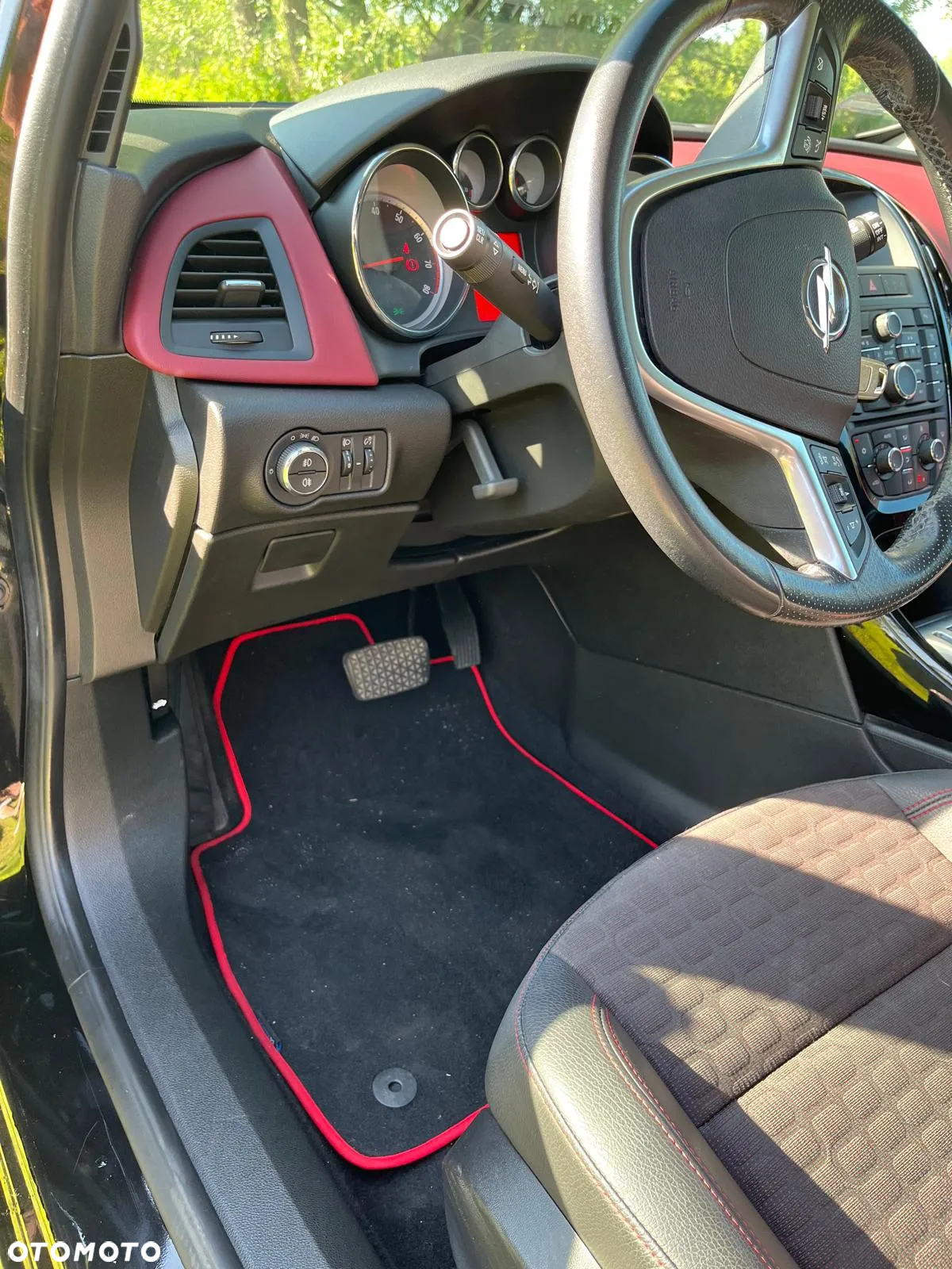 Opel Astra IV GTC 1.4 T Sport - 12