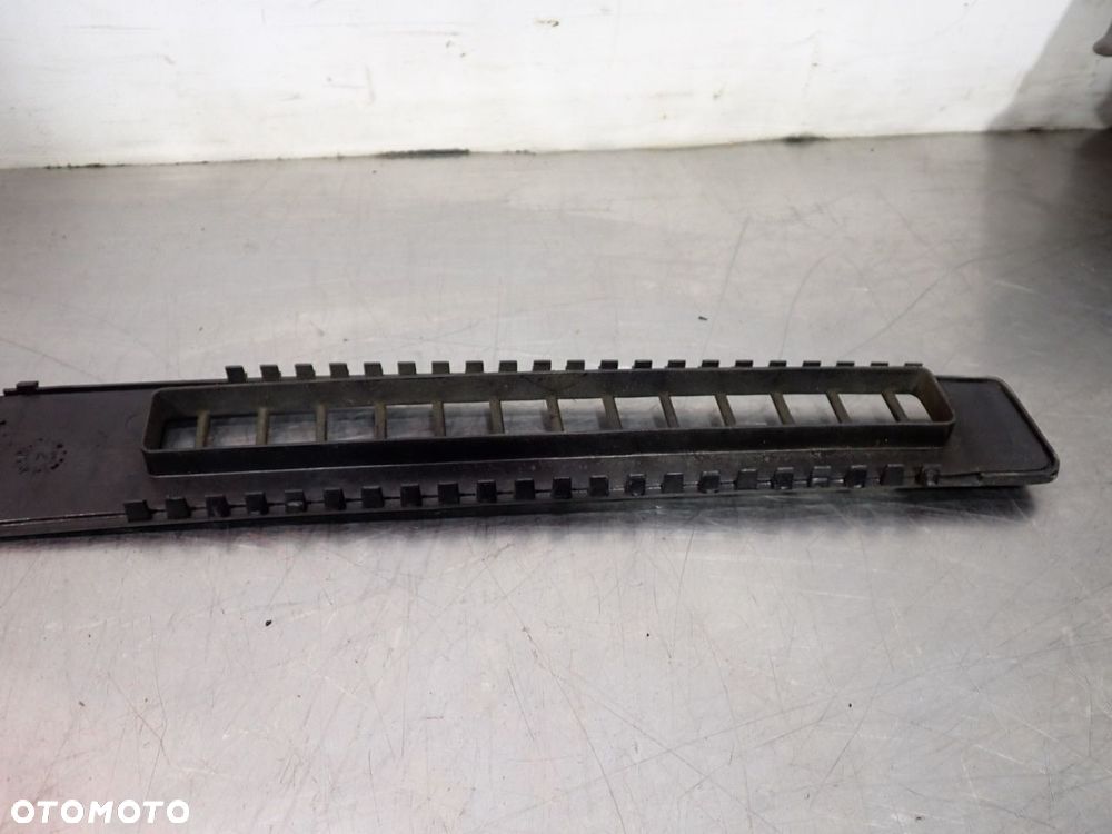 KRATKA DESKI ROZDZIELCZEJ JEEP GRAND CHEROKEE I - 7