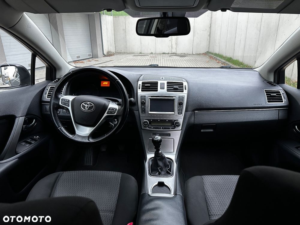 Toyota Avensis Combi 2.0 D-4D - 11