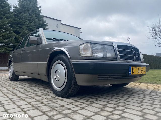 Mercedes-Benz W201 (190) - 25