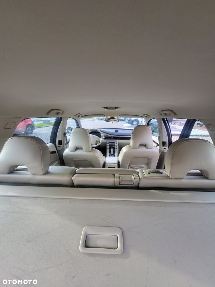 Volvo V70 2.5T Momentum - 3