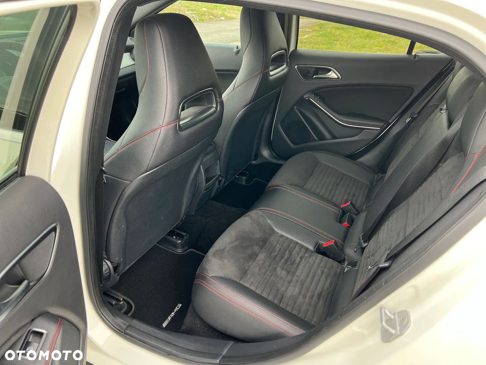 Mercedes-Benz GLA 250 4-Matic AMG Line - 16