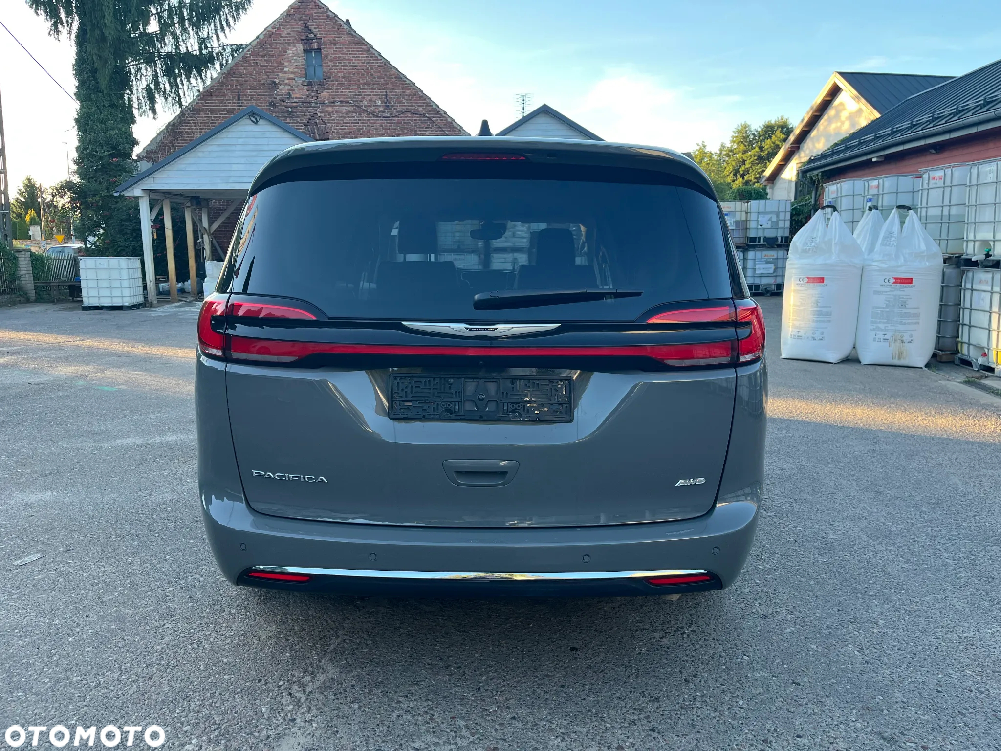 Chrysler Pacifica - 4