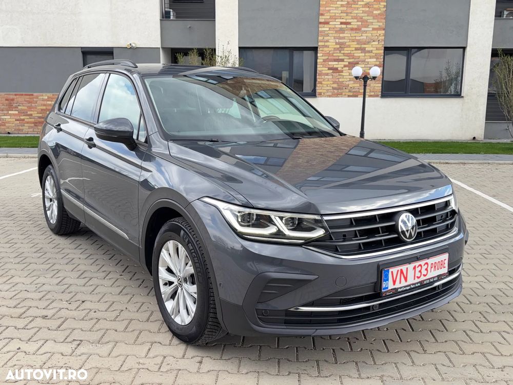 Volkswagen Tiguan - 1