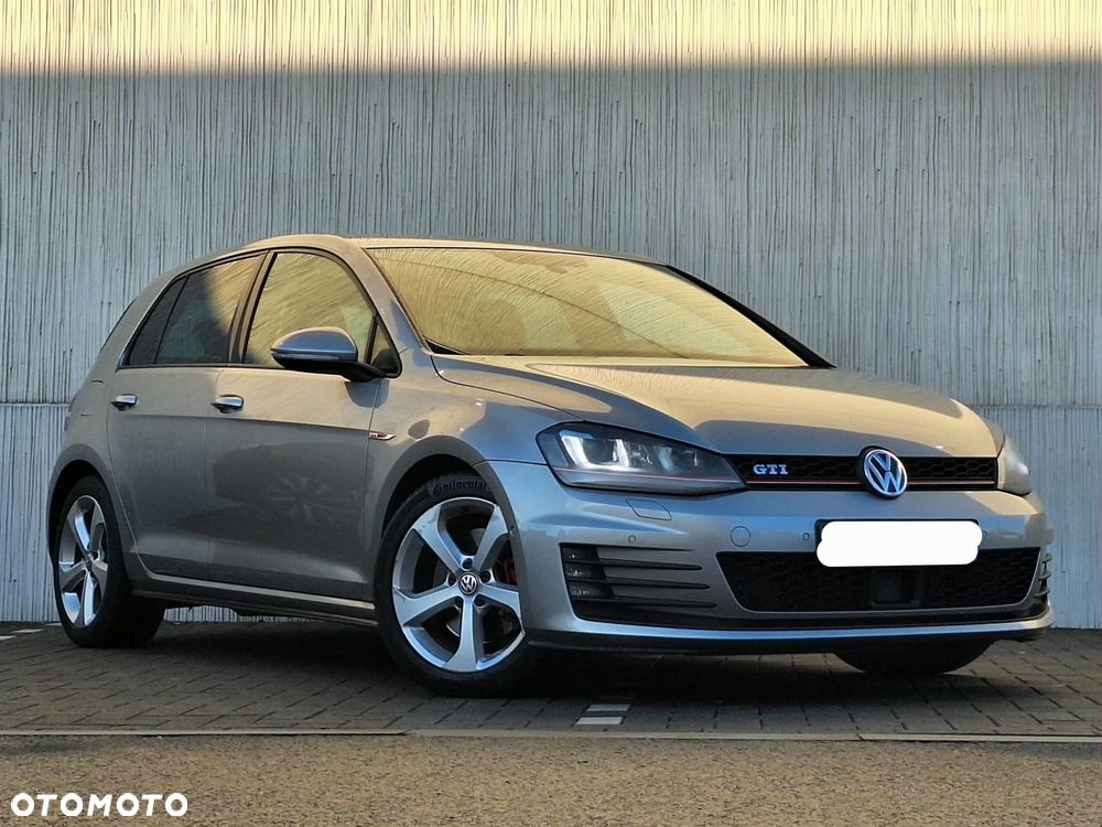 Volkswagen Golf - 5