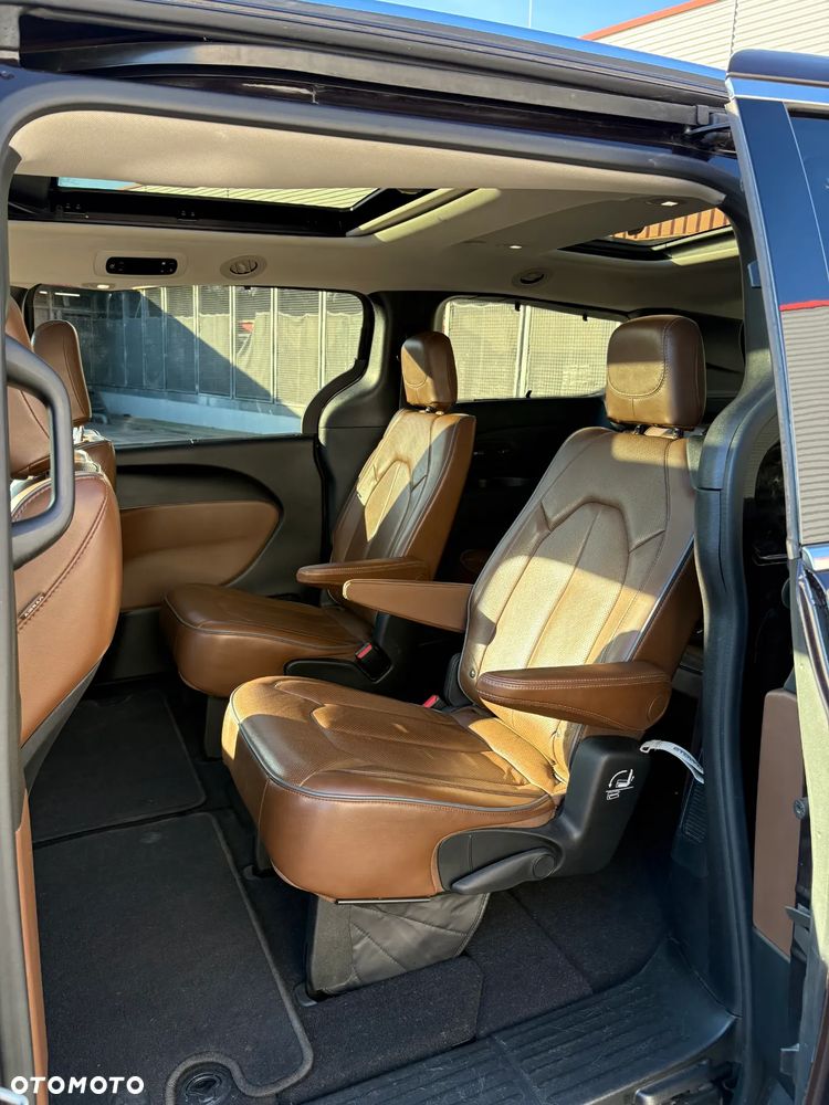 Chrysler Pacifica - 26