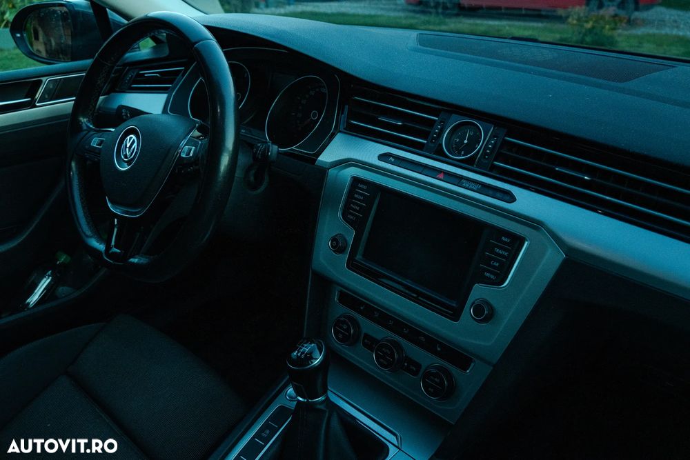 Volkswagen Passat - 12