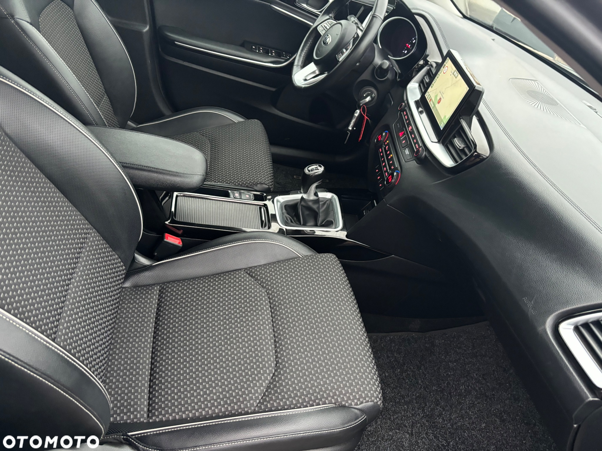 Kia Ceed SW 1.0 T-GDI 120 OPF Edition 7 - 4