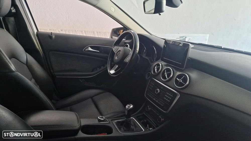 Mercedes-Benz GLA 180 - 10