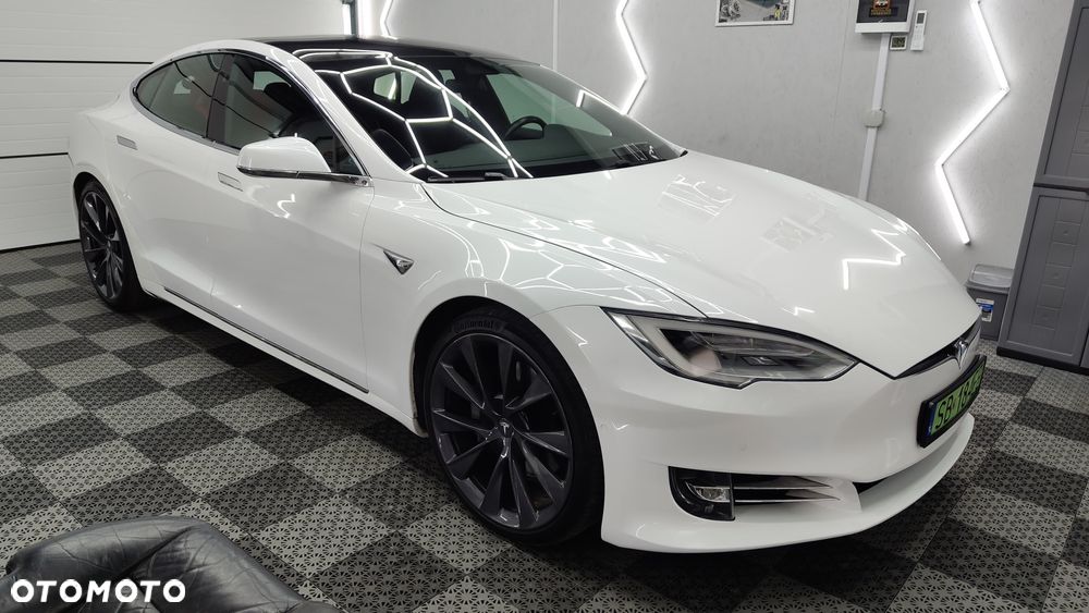 Tesla Model S - 1