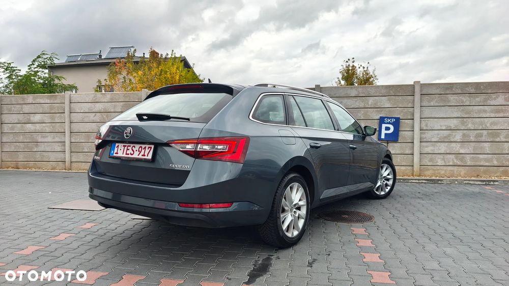 Skoda Superb 2.0 TDI Premium Edition - 16