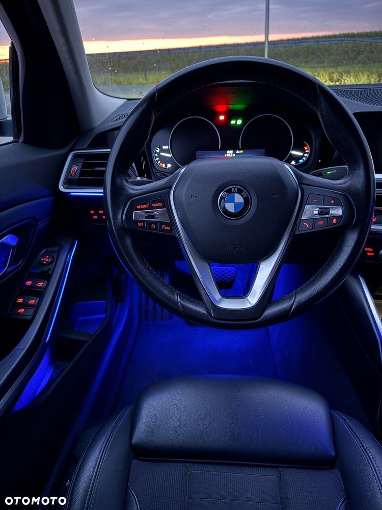 BMW Seria 3 318d - 17