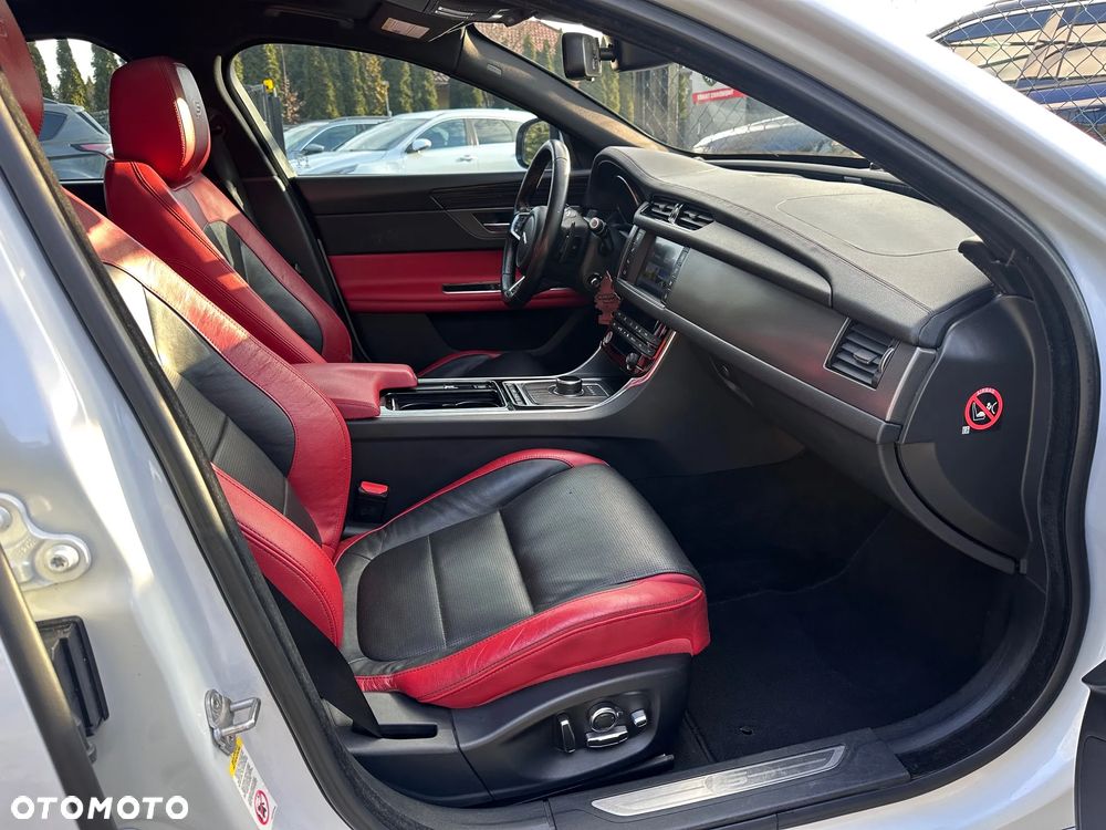 Jaguar XF S - 27