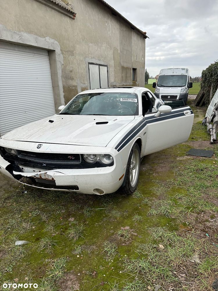 Dodge Challenger - 9