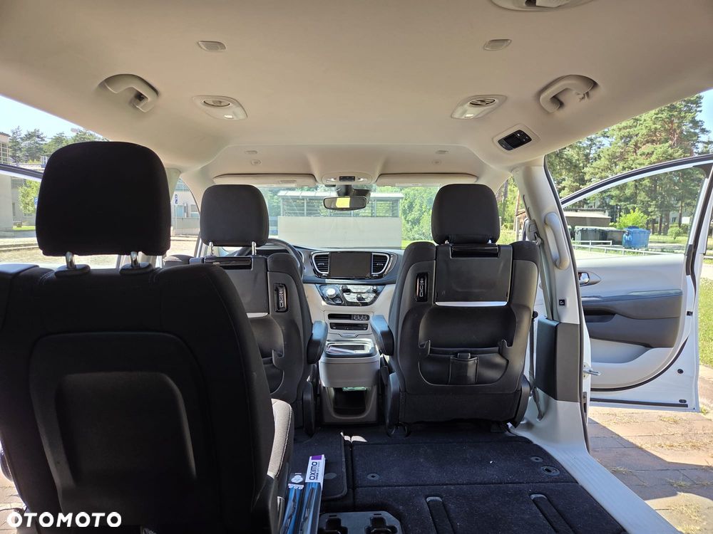 Chrysler Pacifica - 20