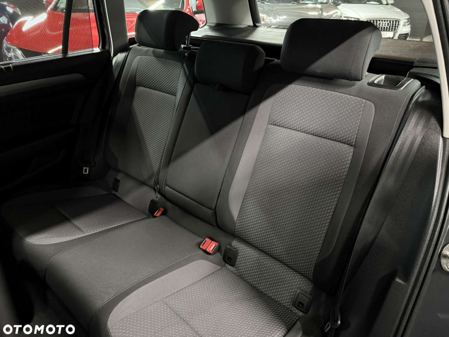 Volkswagen Passat - 32
