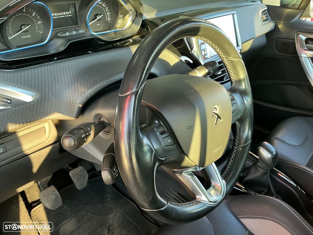 Peugeot 2008 1.2 PureTech Allure - 5