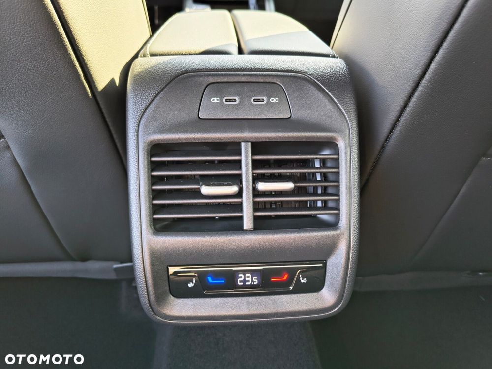 Volkswagen Passat - 11