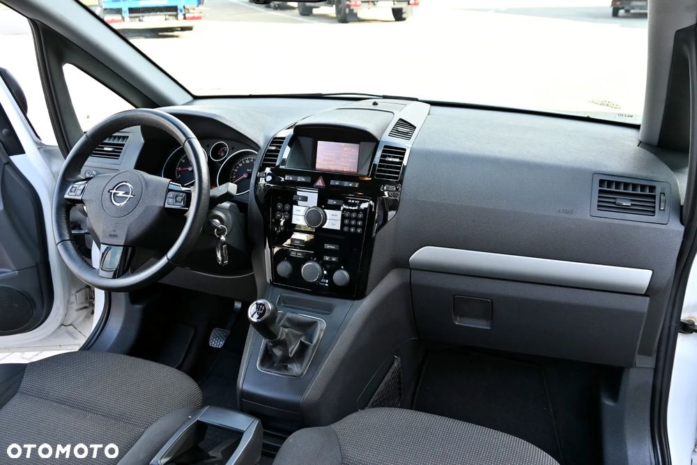 Opel Zafira 1.8 Cosmo - 20