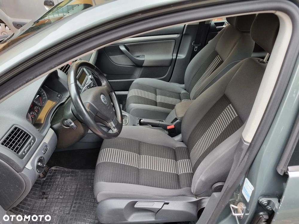 Volkswagen Golf - 10