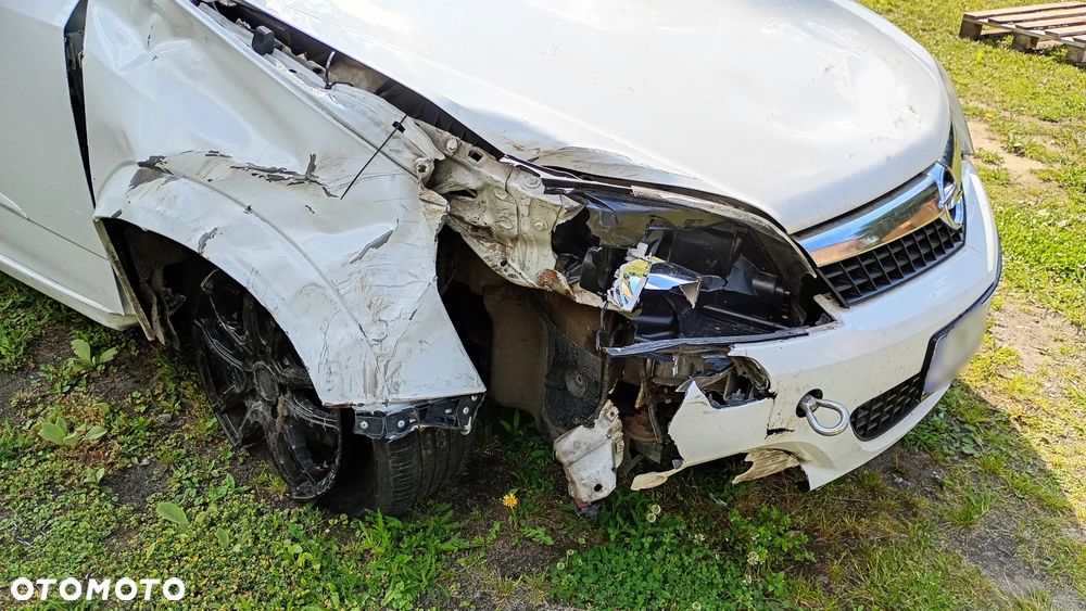 Opel Astra 1.6 Black&White - 4