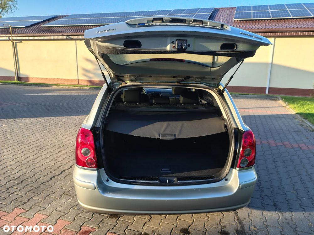 Toyota Avensis - 8