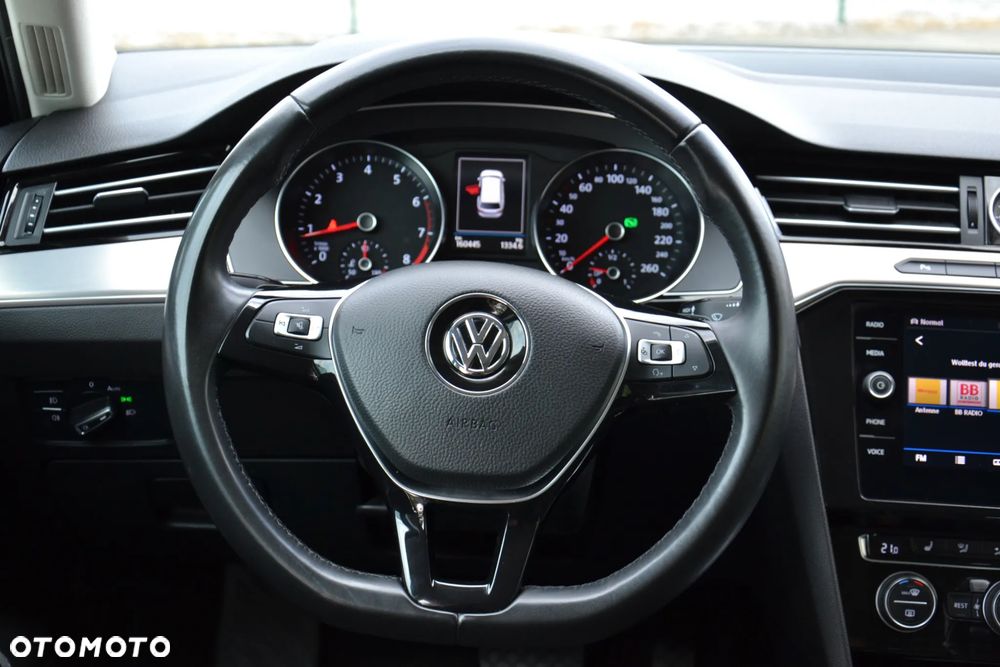 Volkswagen Passat - 27