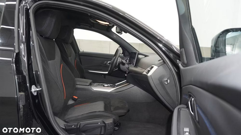 BMW Seria 3 330i xDrive M Sport - 13