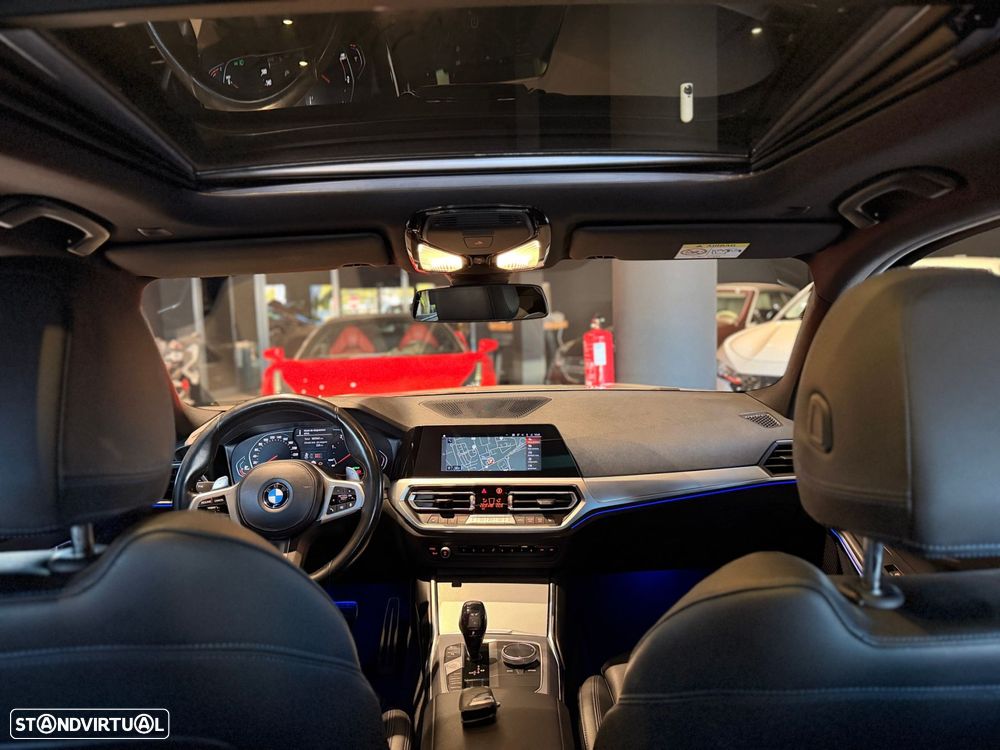 BMW 320 d Touring Pack Desportivo M Auto - 22