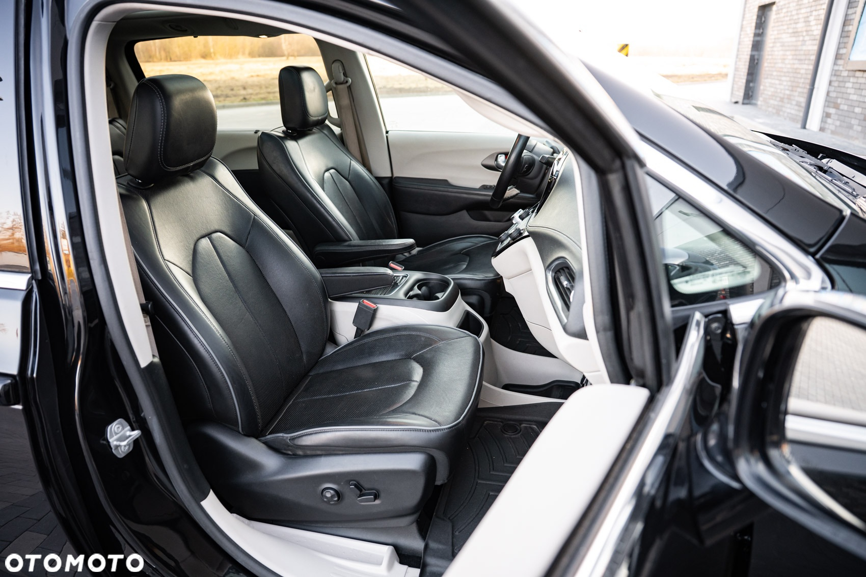 Chrysler Pacifica - 17