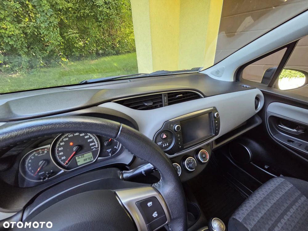Toyota Yaris 1.33 Premium - 14