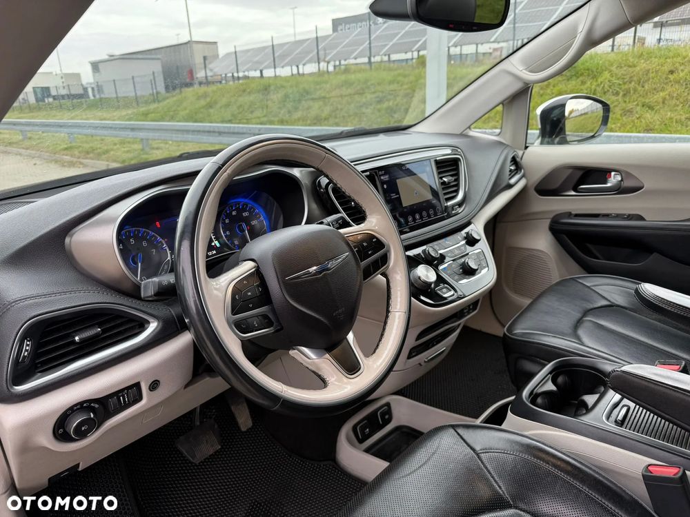 Chrysler Pacifica - 13