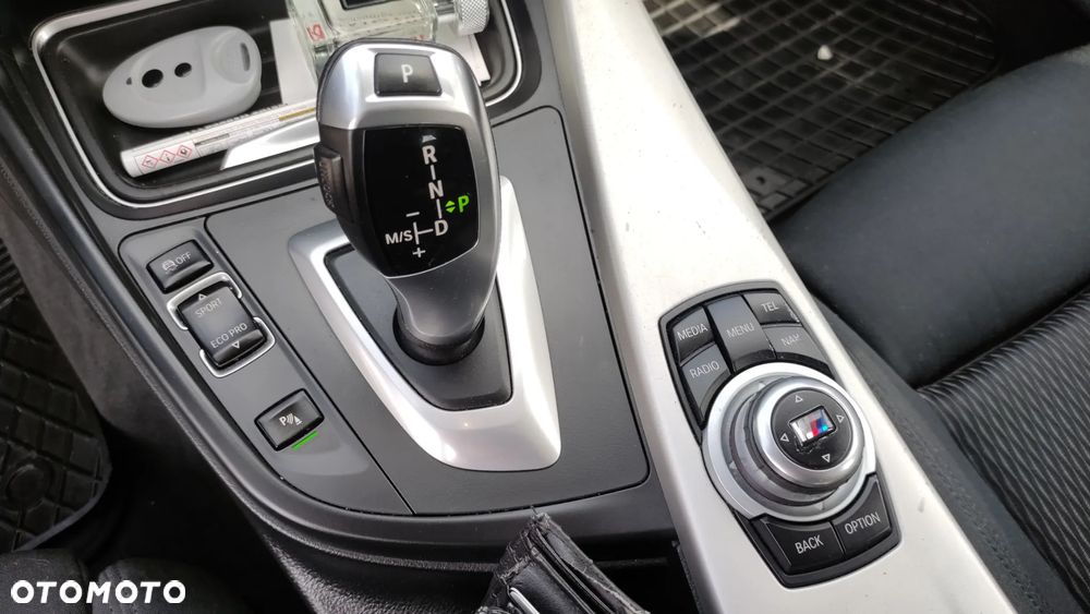BMW Seria 3 320d DPF Edition Sport - 38