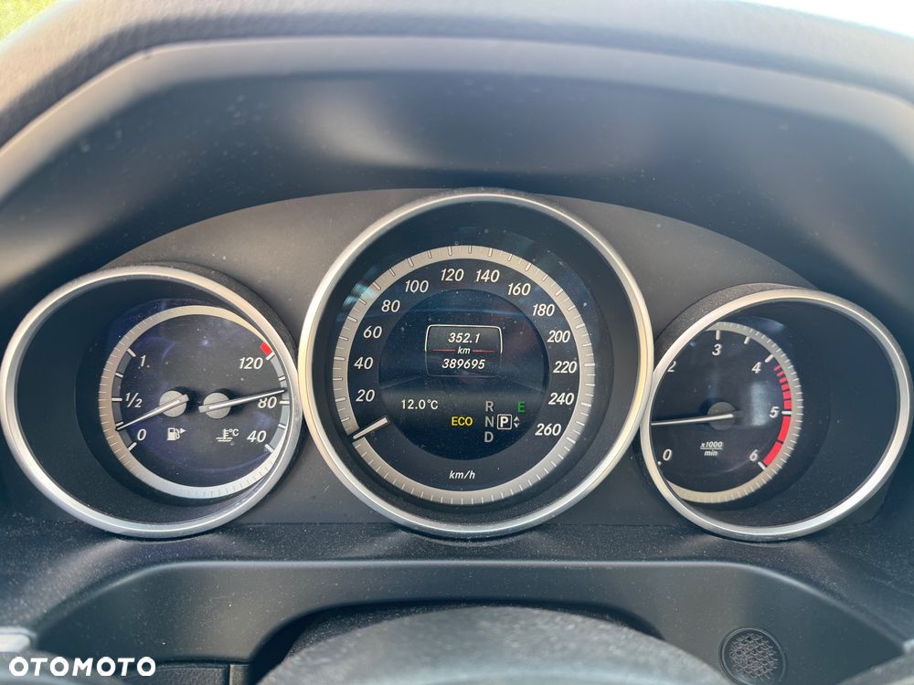 Mercedes-Benz Klasa E 200 CDI DPF BlueEFFICIENCY 7G-TRONIC - 28