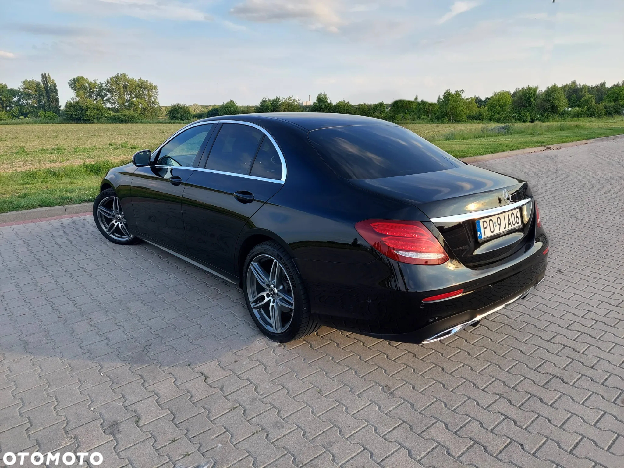 Mercedes-Benz Klasa E 220 d 4-Matic 9G-TRONIC - 12
