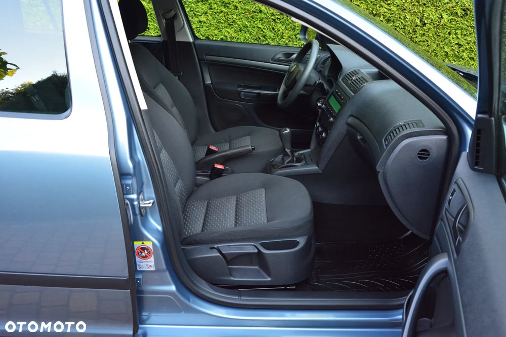 Skoda Octavia 1.6 Ambiente - 30