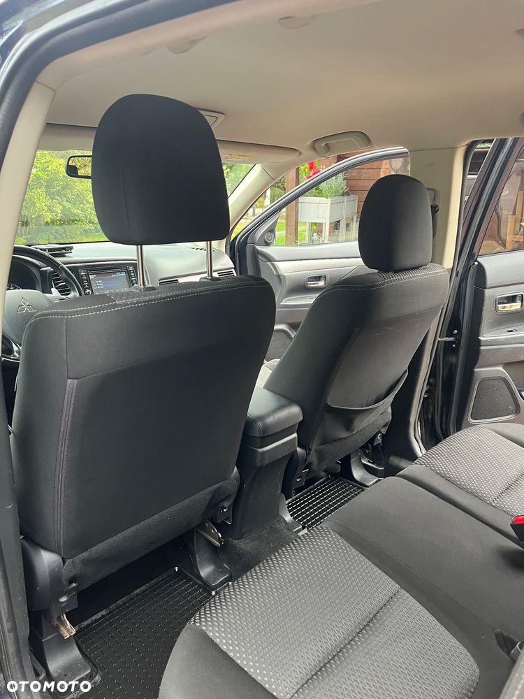 Mitsubishi Outlander - 16