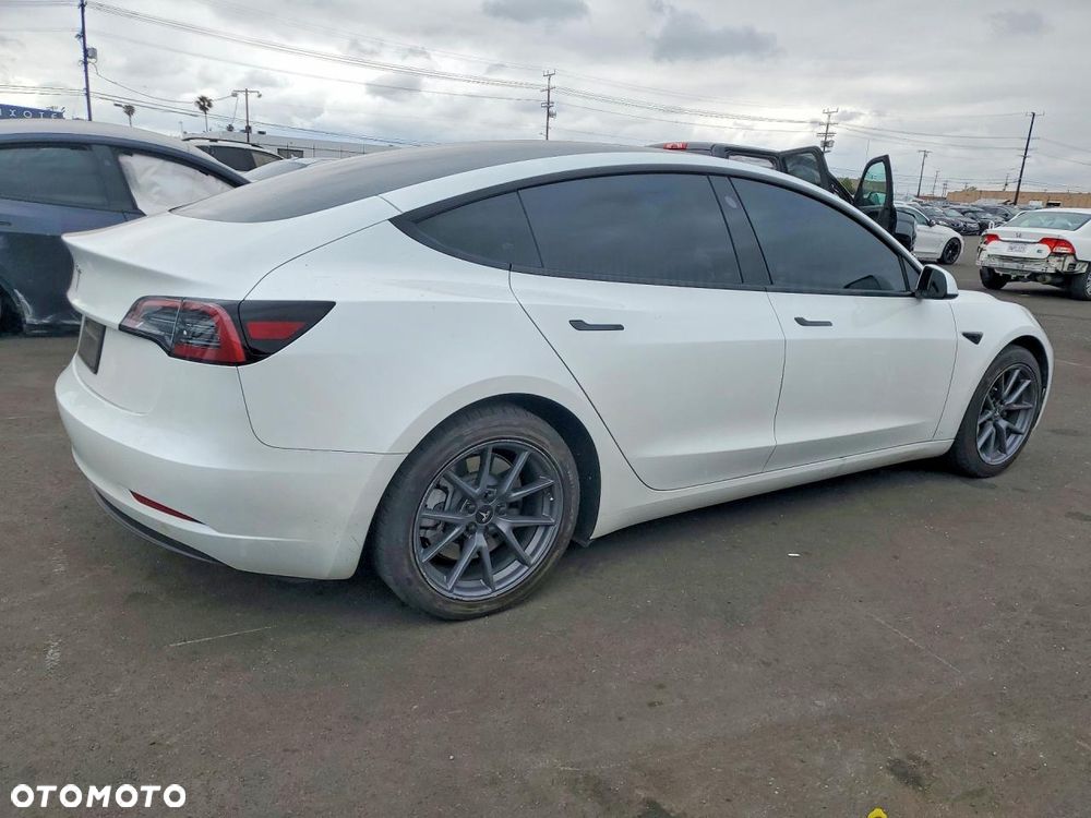 Tesla Model 3 - 6