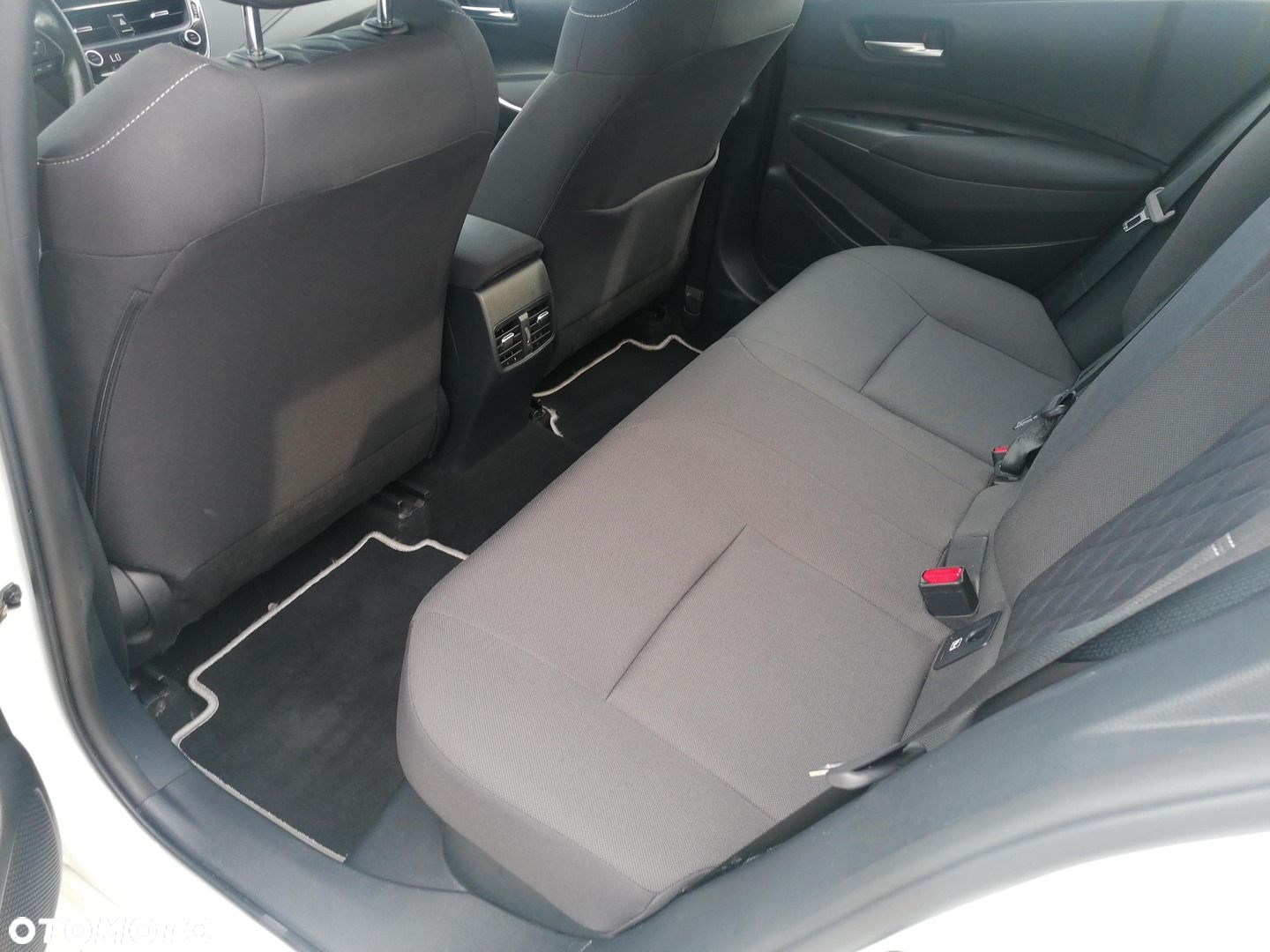 Toyota Corolla - 12