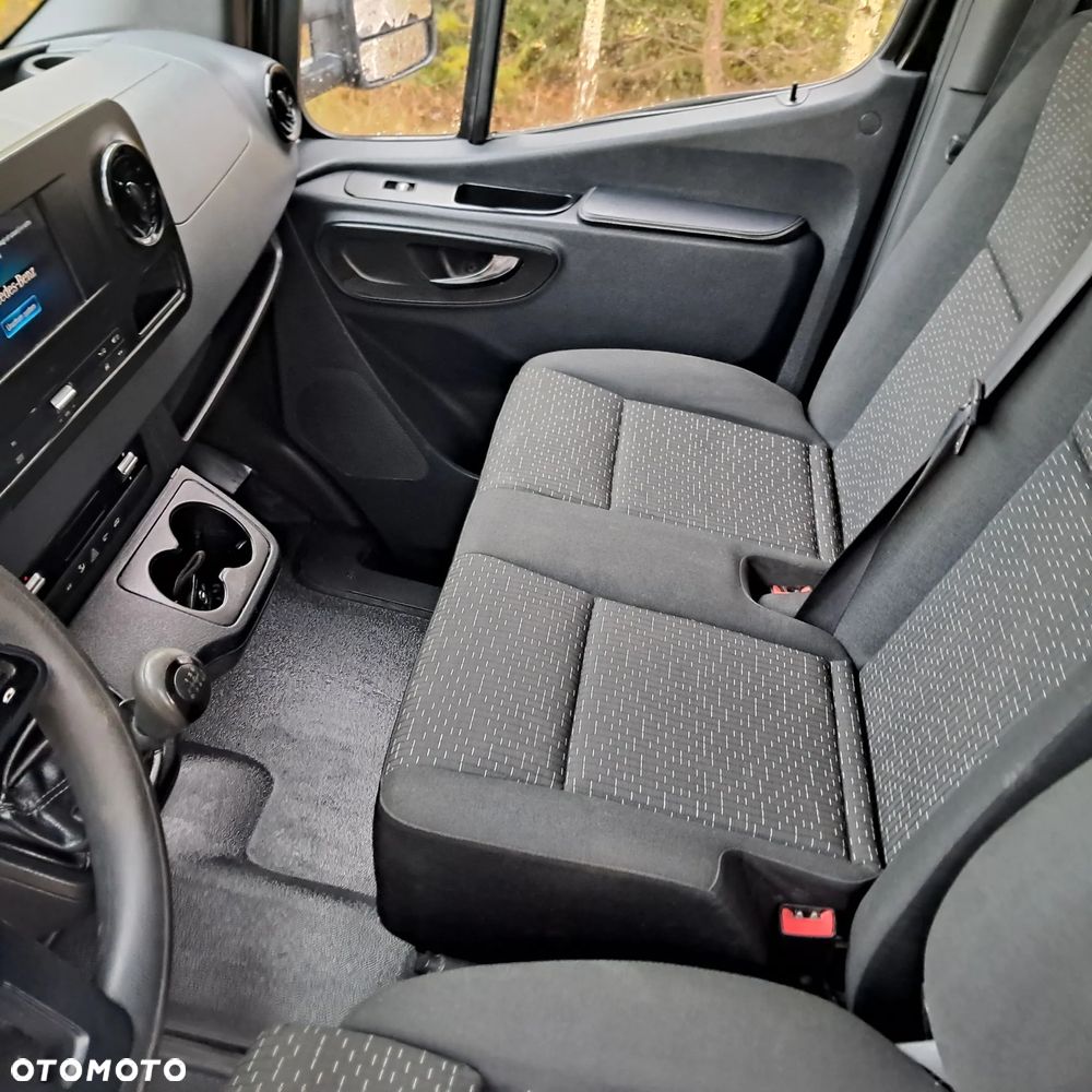 Mercedes-Benz Sprinter - 14